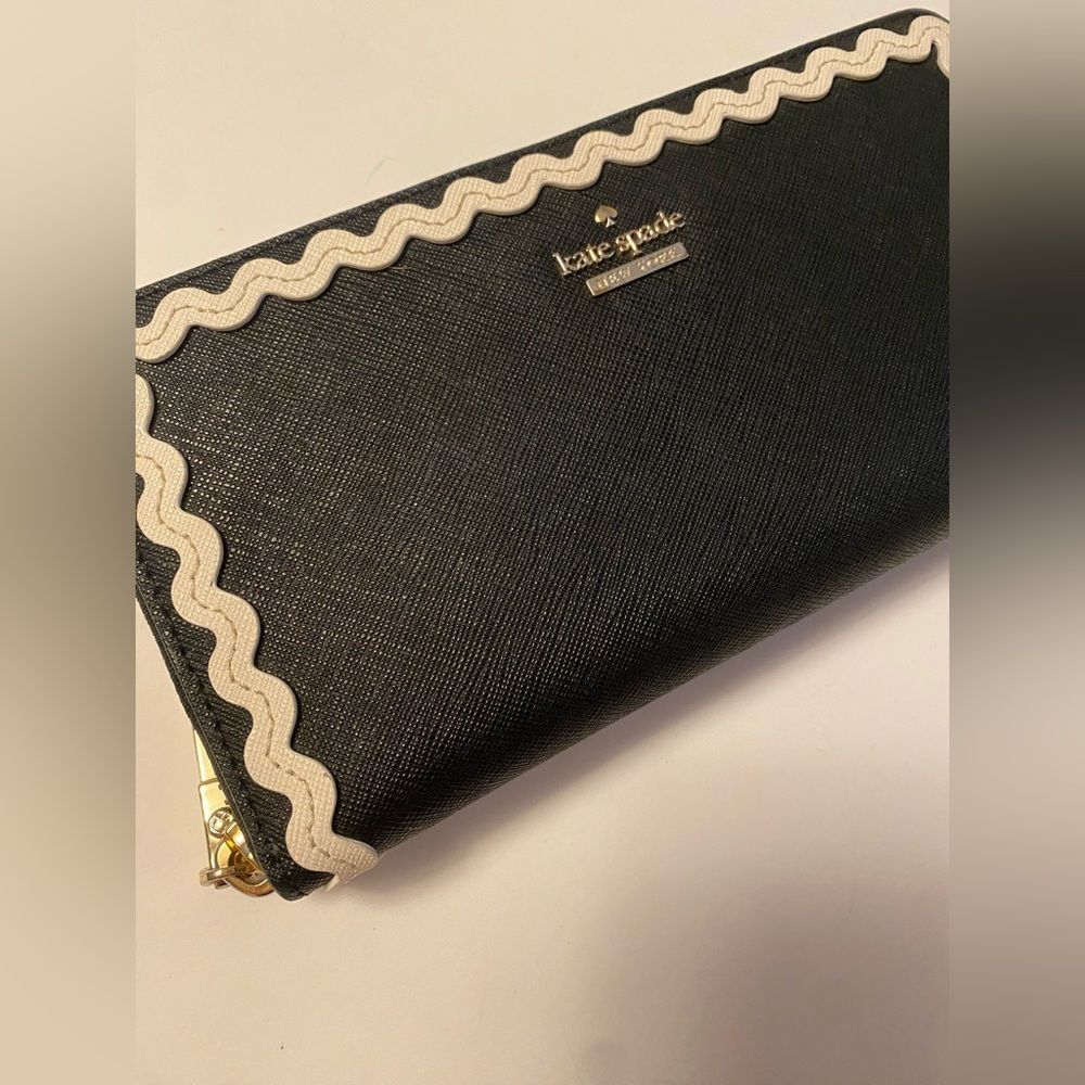 Kate Spade Black and White Ric Rac Wallet Cameron Street Lacey - Picture 2 of 7